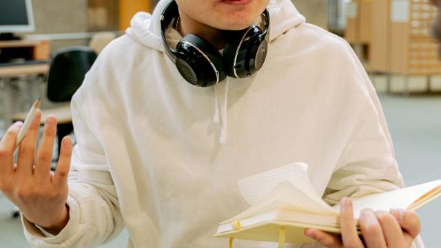 Gambar Artikel Dinamika Kehidupan Mahasiswa Di Universitas Indonesia: Antara Akademik, Organisasi, Dan Pengembangan Diri