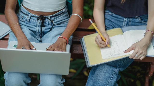 Gambar Artikel Mahasiswa Dan Kurikulum Pendidikan Tinggi Di Indonesia: Menyiapkan Generasi Masa Depan