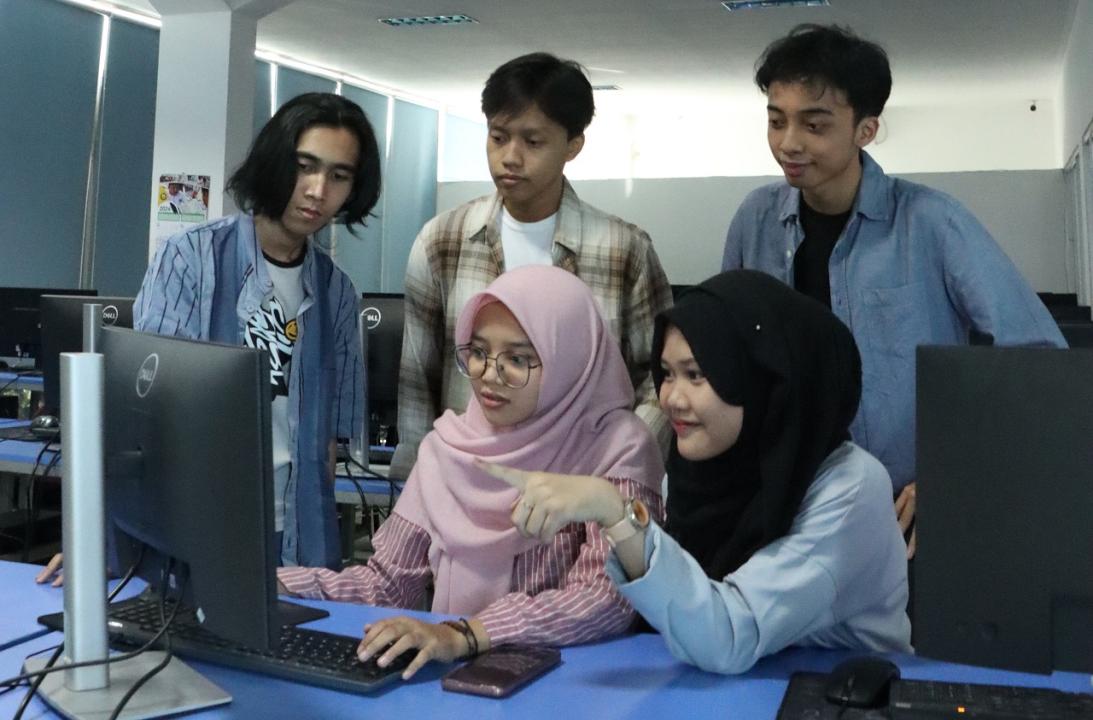 Prospek Karier Lulusan Sistem Informasi: Menjawab Kebutuhan Industri Dan Peluang Wirausaha Digital Yang Menjanjikan