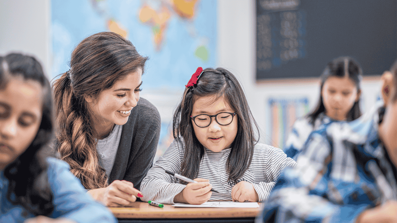 Pendidikan Di Tengah Arus Informasi