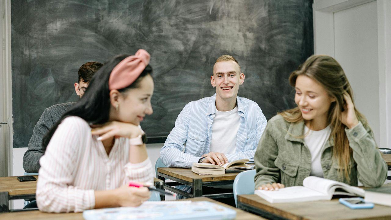 Dinamika Pergaulan Mahasiswa Di Lingkungan Kampus