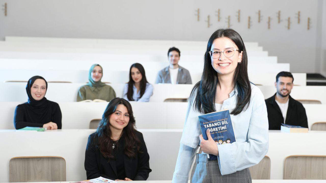 Peran Teknologi Digital Dalam Kehidupan Mahasiswa Modern