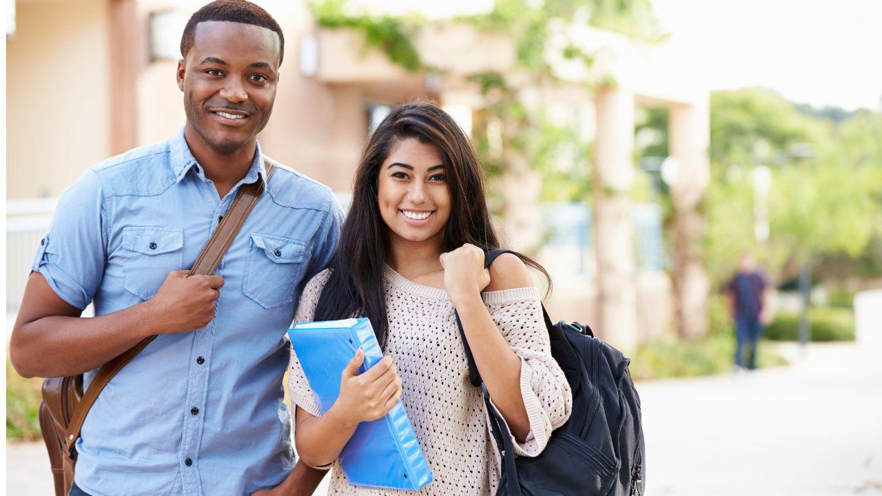 Mahasiswa Dan Dunia Kerja: Persiapan Karier Sejak Bangku Perkuliahan