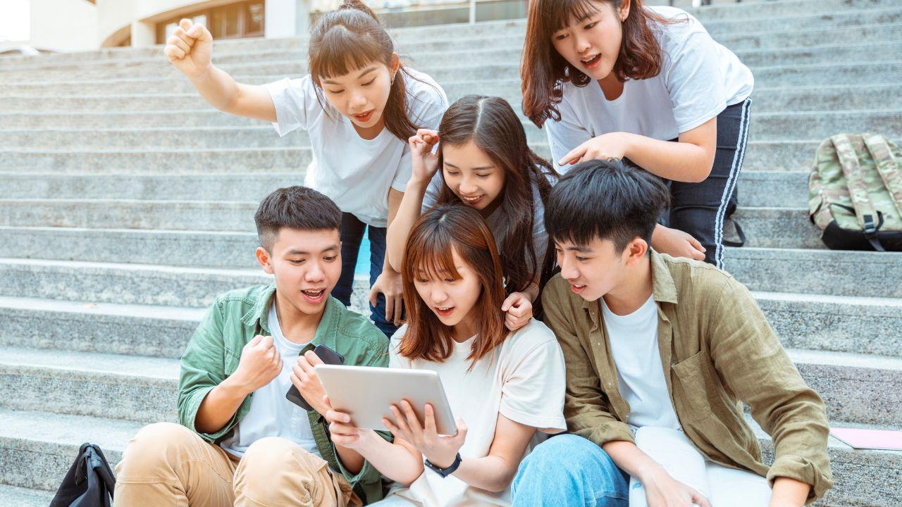 Mahasiswa Berwawasan Global: Menghadapi Tantangan Dunia Dengan Pendidikan, Karakter, Dan Kesehatan