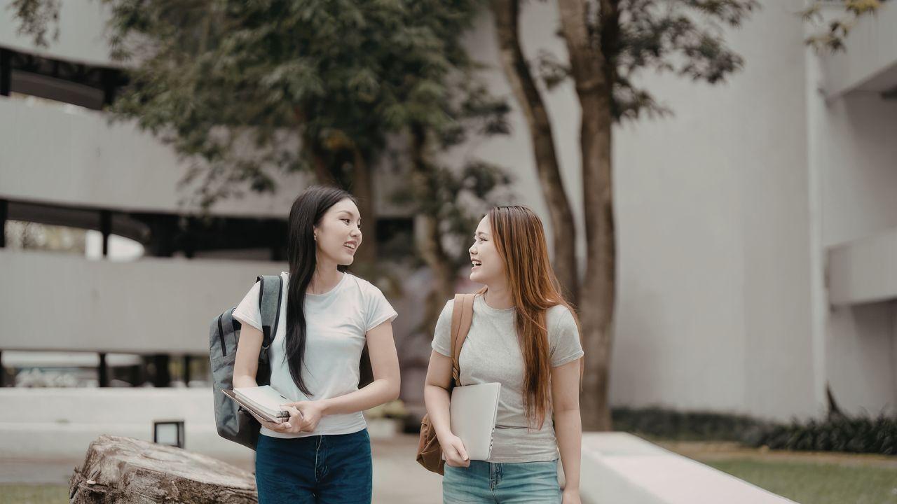 Mahasiswa Cerdas Emosional: Mengelola Stres, Relasi Sosial, Dan Prestasi Akademik Di Kampus