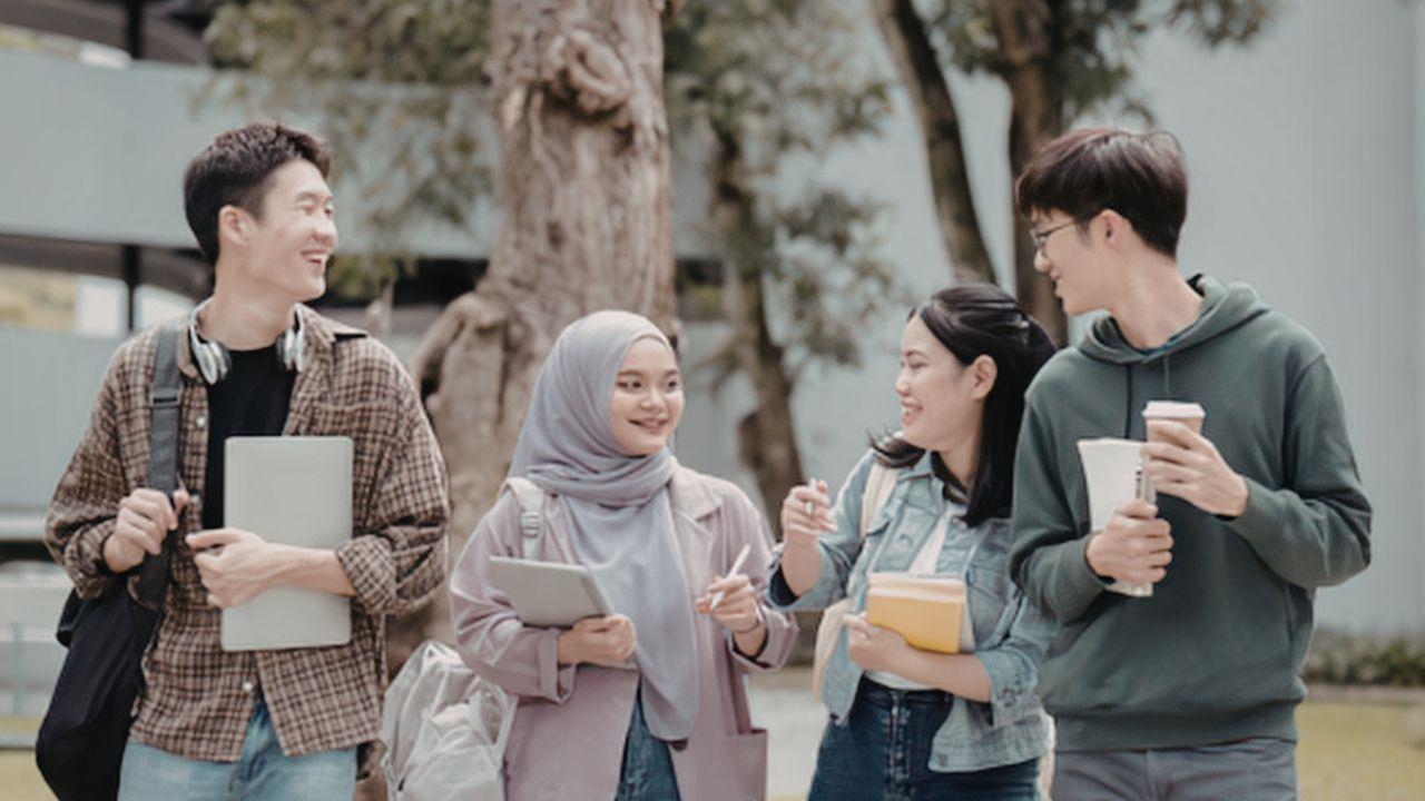 Mahasiswa Berdaya Saing Tinggi: Strategi Menghadapi Dunia Kerja Melalui Pendidikan Dan Pengembangan Diri