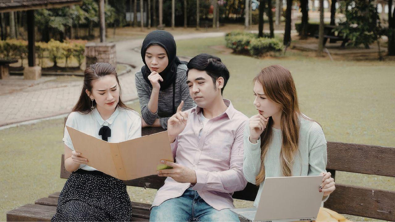 Mahasiswa Berorientasi Masa Depan: Mempersiapkan Karier Melalui Pendidikan, Organisasi, Dan Kesehatan
