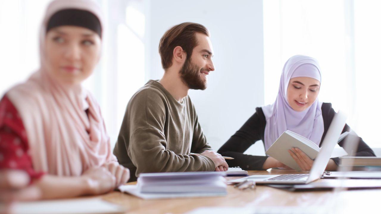 Mahasiswa Dan Resiliensi: Bangkit Dari Tantangan Dalam Organisasi, Pergaulan, Dan Kesehatan