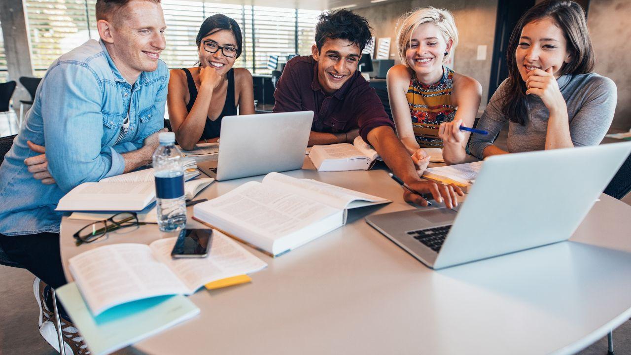 Strategi Universitas Indonesia Dalam Mengembangkan Mahasiswa Yang Solutif Dan Berkarakter