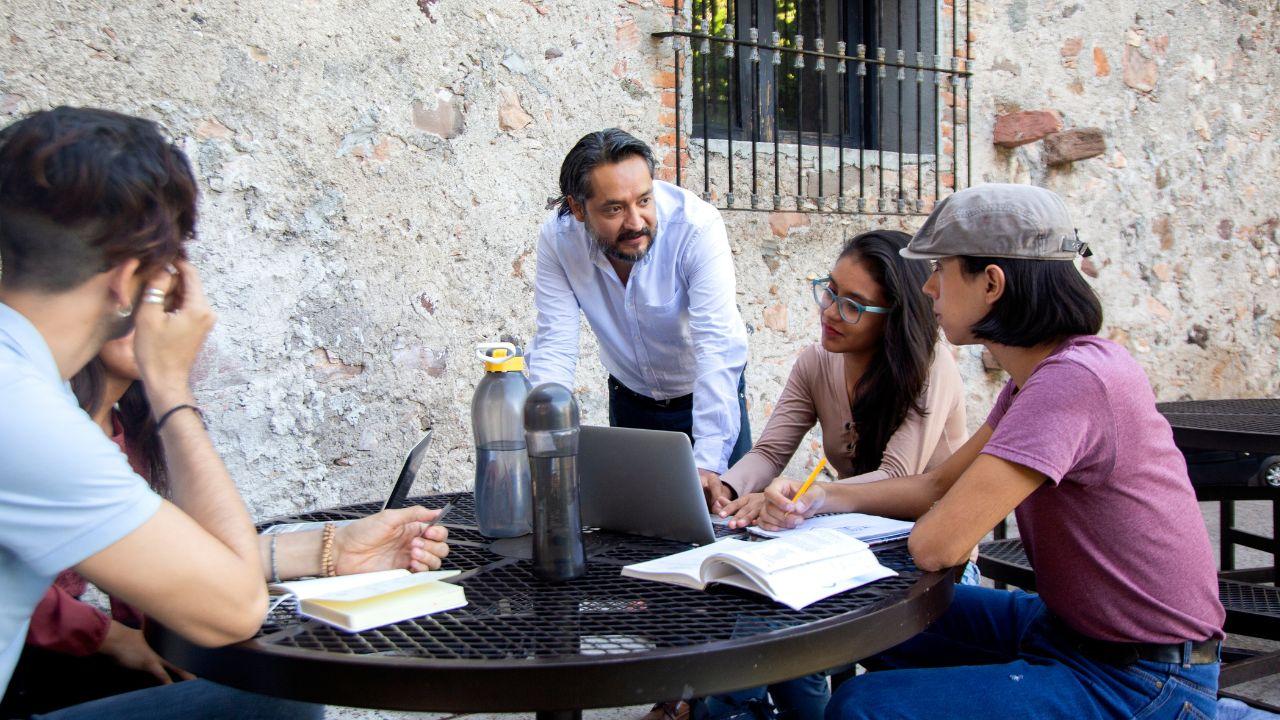 Mahasiswa Indonesia Dan Masa Depan Pendidikan Tinggi Indonesia 2040