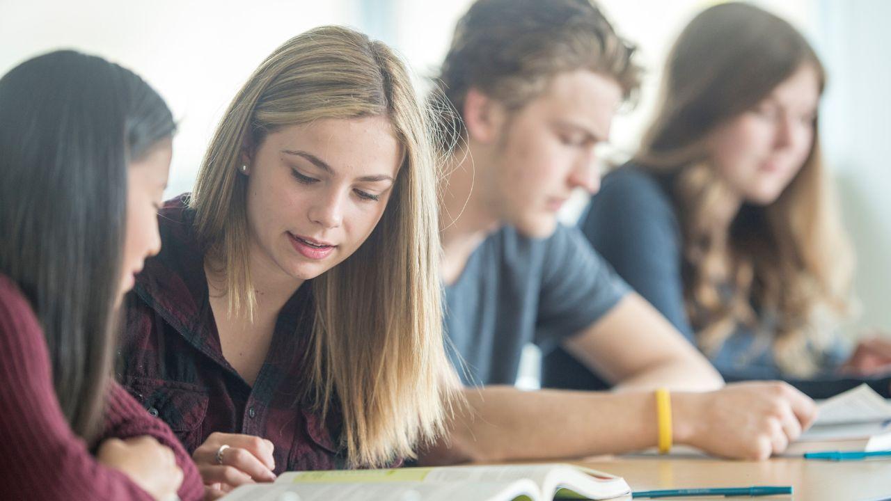 Mahasiswa Dan Peran Strategis Dalam Membangun Generasi Cerdas, Berkarakter, Dan Sehat