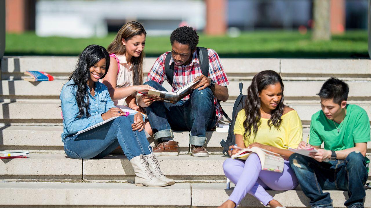 Menumbuhkan Semangat Inovasi Mahasiswa Indonesia Di Tengah Tantangan Global