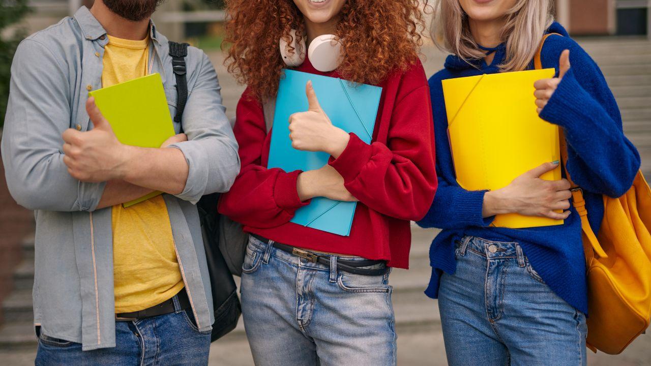 Peran Mahasiswa Dalam Mengembangkan Kesadaran Kesehatan Mental Di Lingkungan Kampus