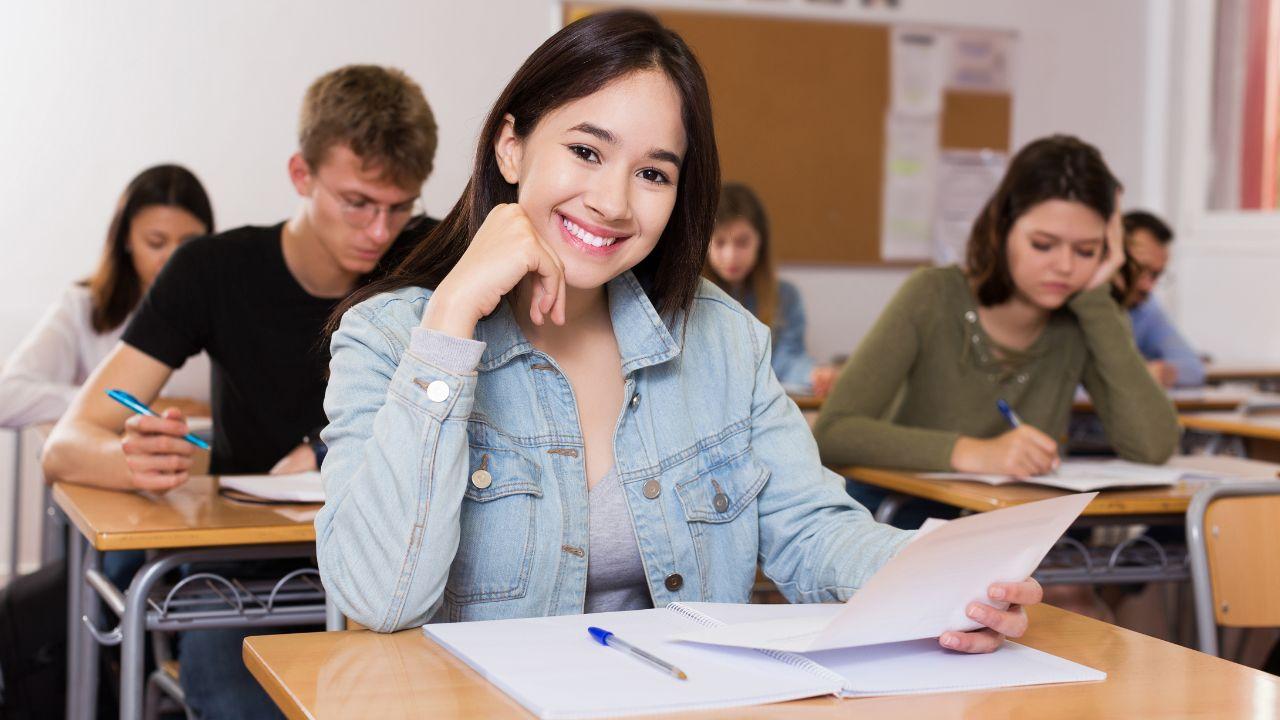 Kehidupan Mahasiswa Indonesia: Menghadapi Tantangan Akademik Dan Sosial Dengan Bijak
