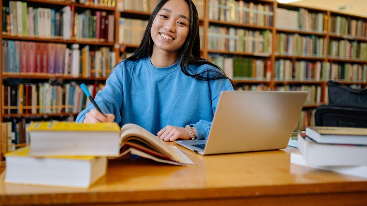 Membangun Mahasiswa Indonesia Yang Tangguh: Sinergi Pendidikan, Organisasi, Dan Kesehatan Mental