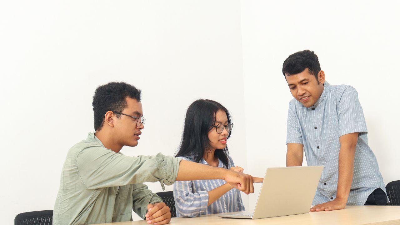 Kehidupan Mahasiswa Di Indonesia: Mengelola Akademik, Organisasi, Dan Kesehatan Di Tengah Dinamika Kampus