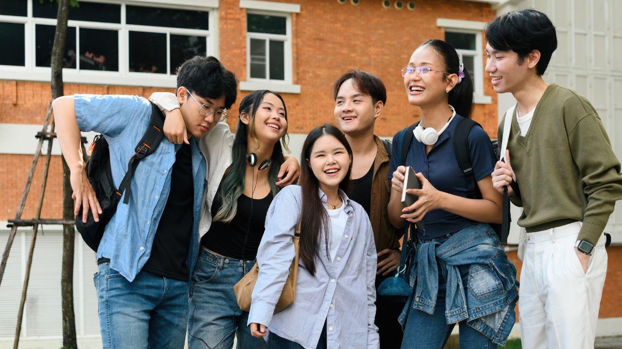 Mahasiswa Indonesia Di Era Modern: Menyeimbangkan Pendidikan, Karakter, Dan Kehidupan Kampus