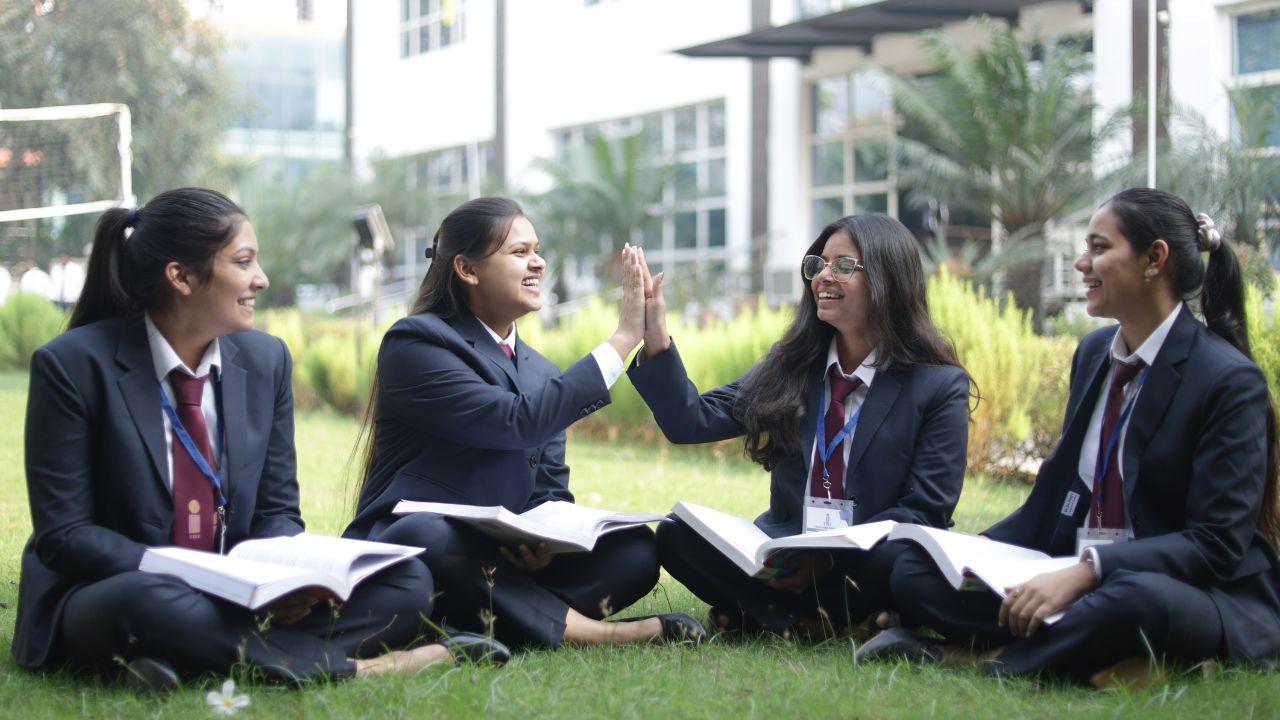 Kehidupan Mahasiswa Modern Di Universitas Indonesia: Perpaduan Akademik, Organisasi, Dan Pengembangan Diri