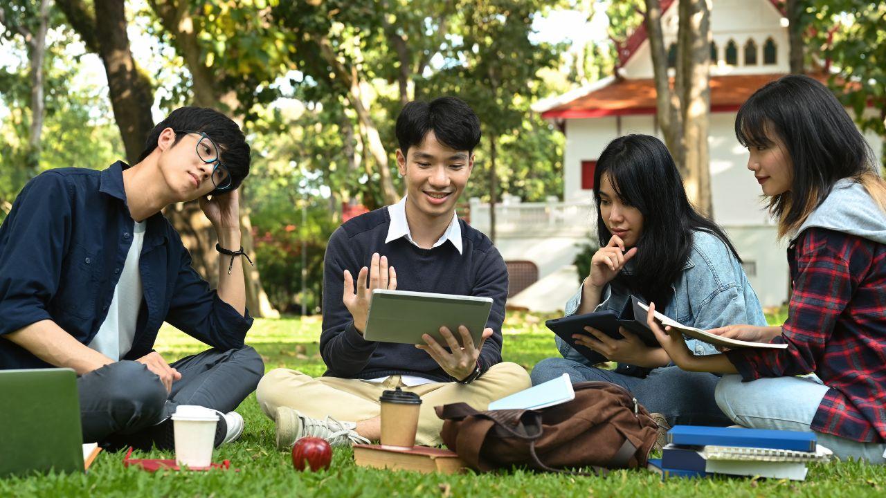 Mahasiswa Sebagai Generasi Perubahan: Pentingnya Pendidikan, Organisasi, Dan Kesehatan Di Lingkungan Kampus