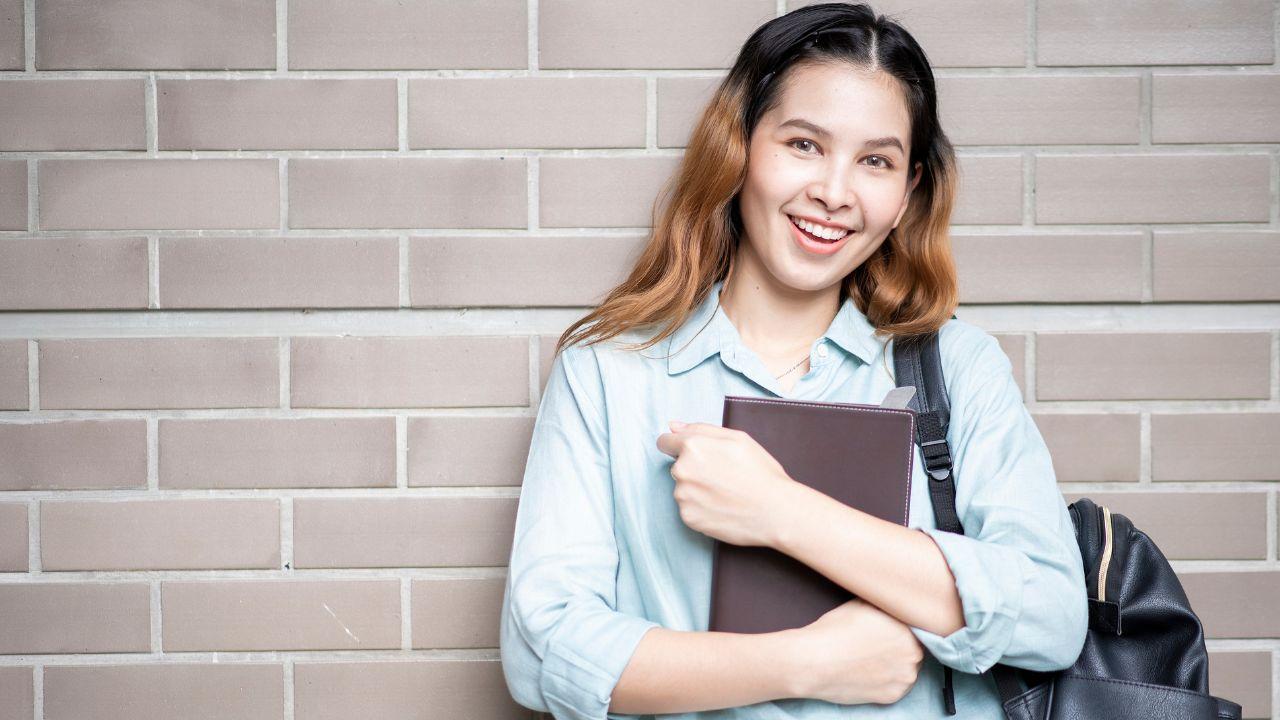 Kehidupan Mahasiswa Modern Di Indonesia Dan Tantangan Masa Kini
