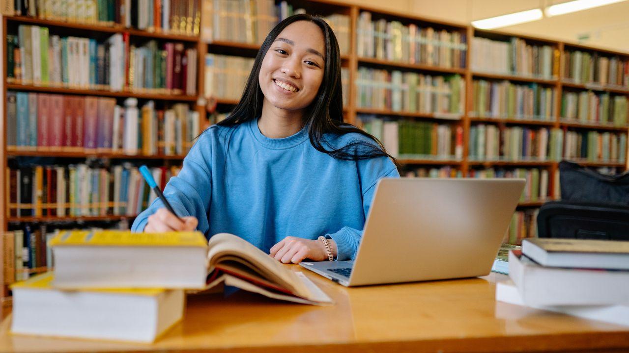 Pentingnya Pendidikan Karakter Bagi Mahasiswa Di Era Modern