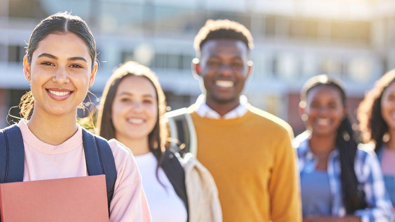 Mahasiswa Dan Pentingnya Literasi Digital Dalam Dunia Pendidikan Modern