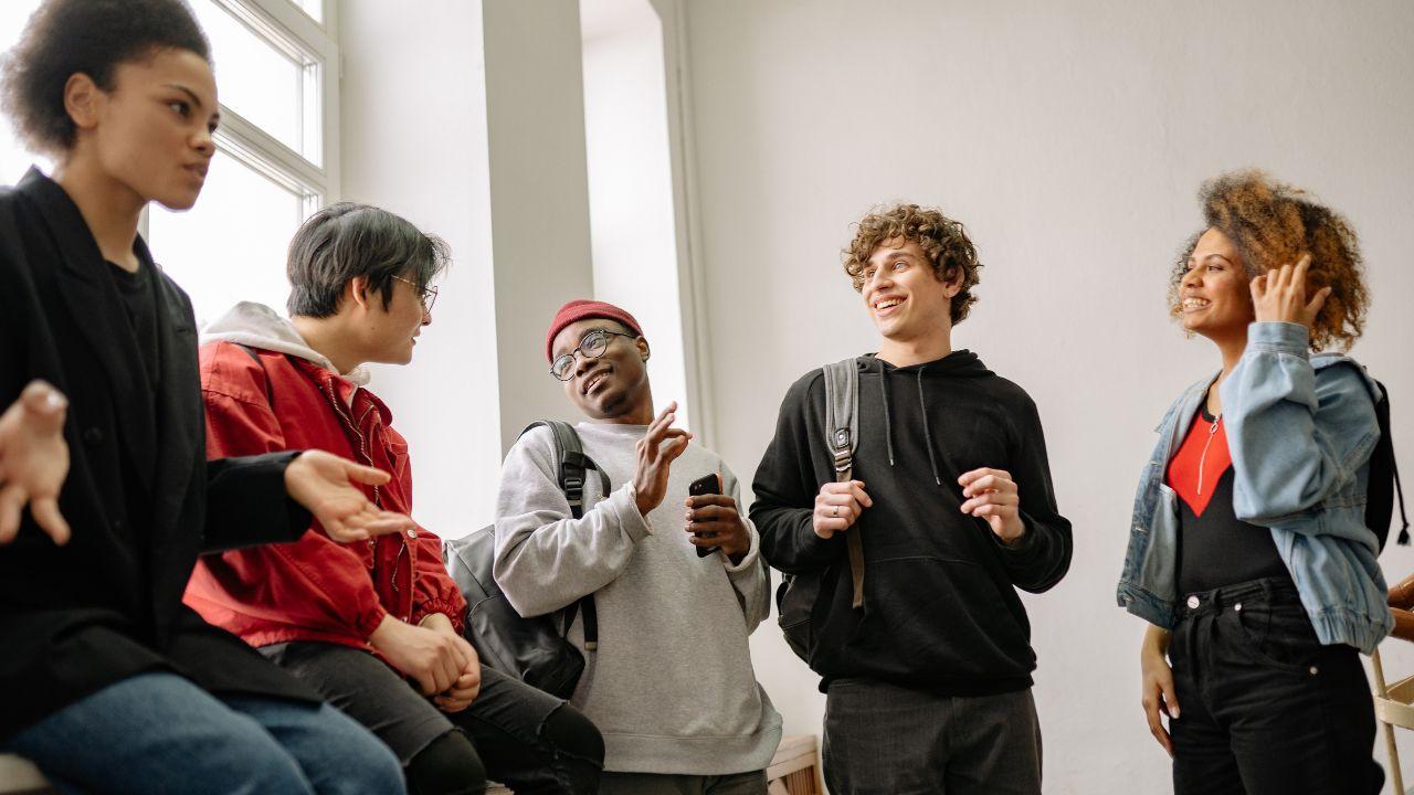 Mahasiswa Dan Pentingnya Adaptasi Sosial Di Lingkungan Kampus Baru