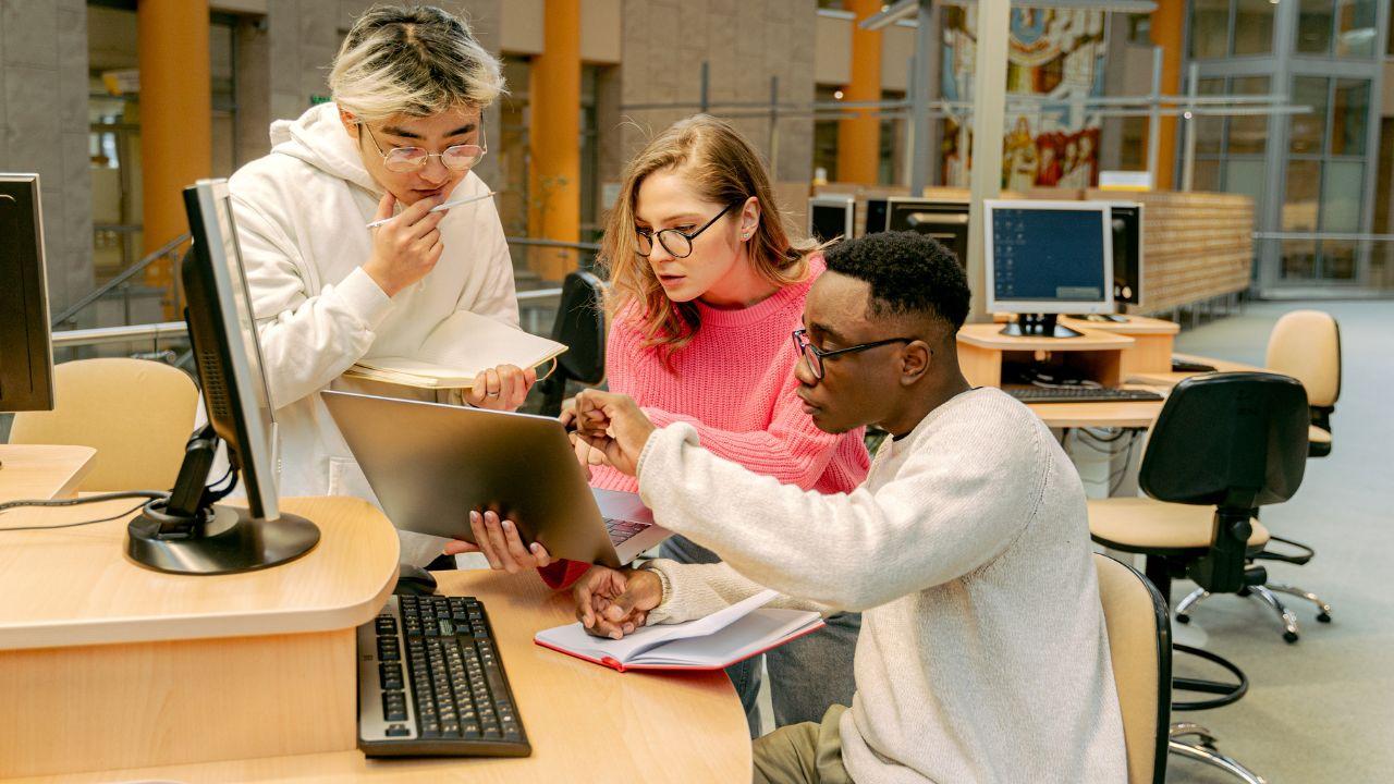 Mahasiswa Dan Pentingnya Kemampuan Public Speaking Dalam Dunia Akademik