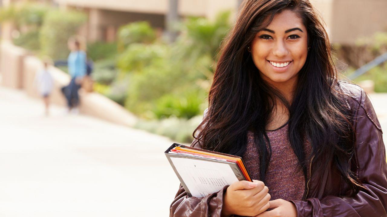 Mahasiswa Dan Budaya Diskusi Sebagai Sarana Pengembangan Pola Pikir Kritis