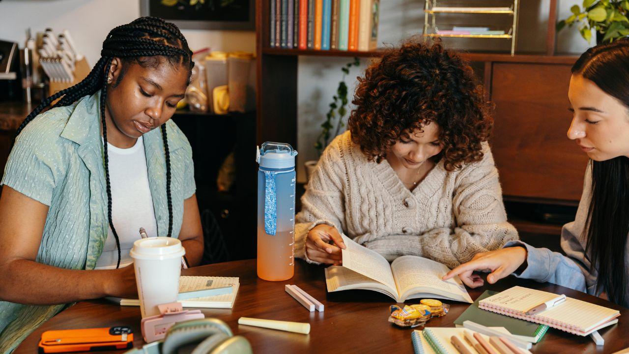 Mahasiswa Dan Peran Kampus Sebagai Ruang Pembentukan Nilai Sosial Dan Moral