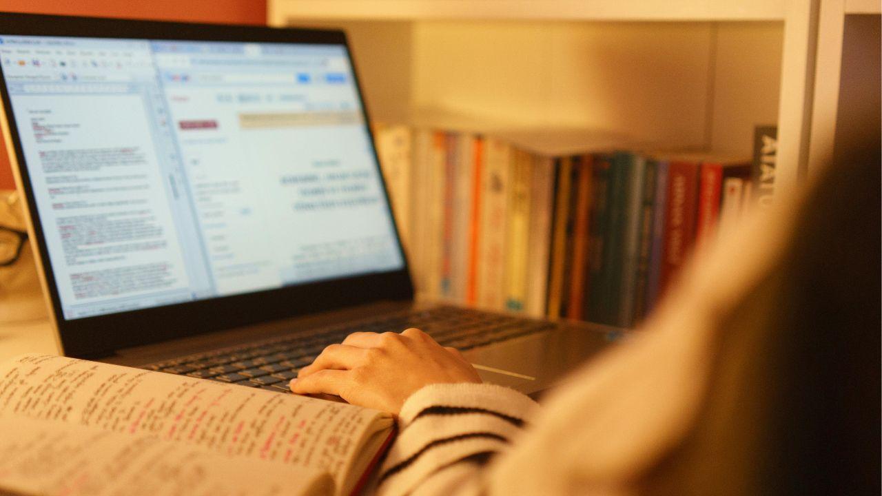 Mahasiswa Dan Tantangan Mengelola Waktu Antara Kuliah, Tugas, Dan Kehidupan Pribadi