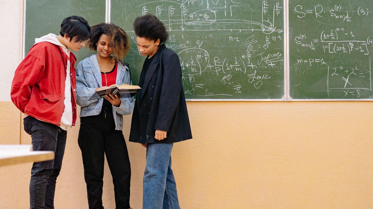 Mahasiswa Dan Tanggung Jawab Moral Dalam Kehidupan Bermasyarakat