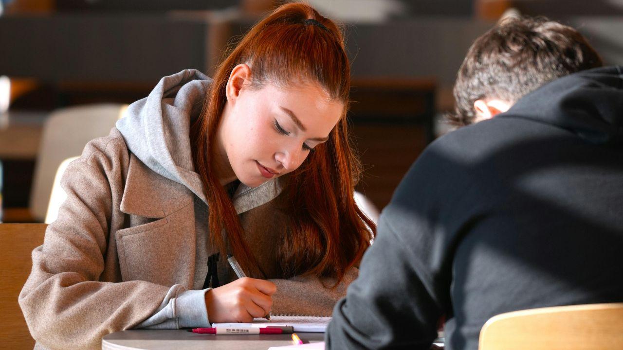 Mahasiswa Dalam Organisasi Intra Kampus Dan Manfaatnya