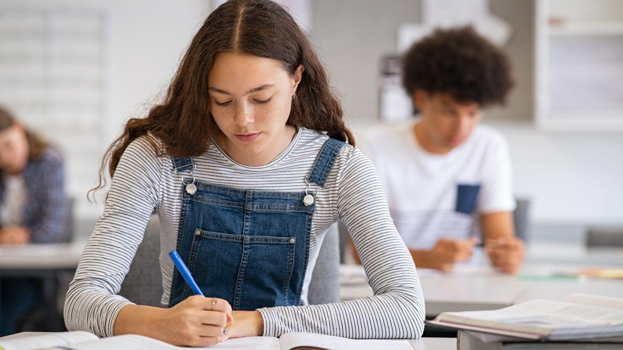 Pengaruh Lingkungan Sosial Terhadap Perkembangan Mahasiswa