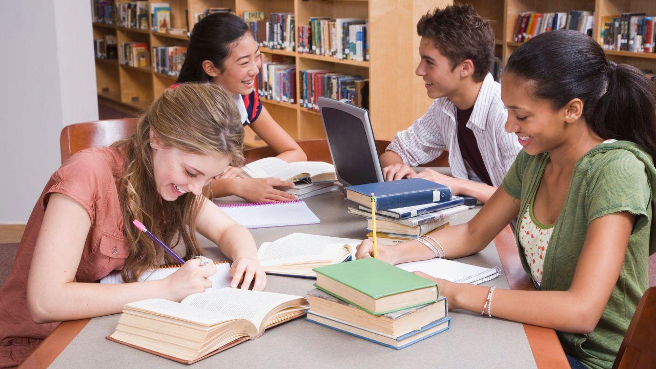 Kesehatan Mental Mahasiswa Di Tengah Tekanan Akademik