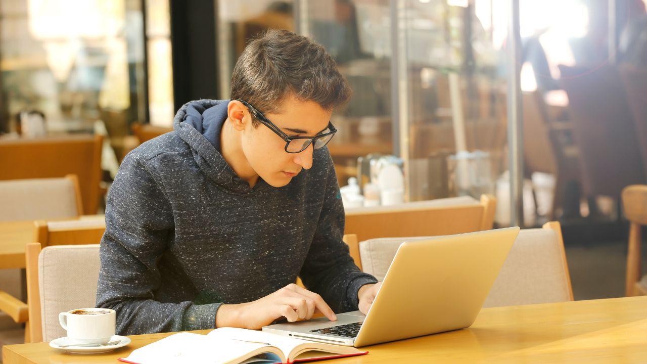 Strategi Pengembangan Diri Mahasiswa Untuk Kesuksesan Akademik Dan Profesional