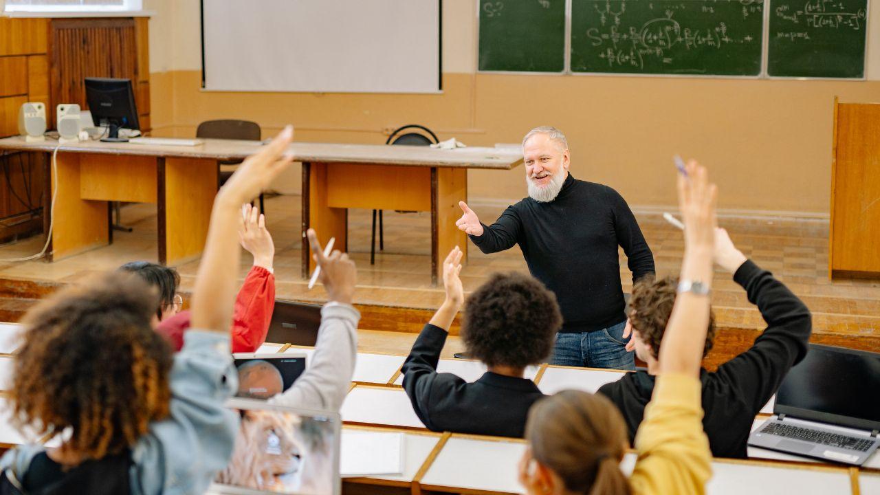 Mahasiswa Dan Peran Lingkungan Kampus Dalam Membentuk Karakter