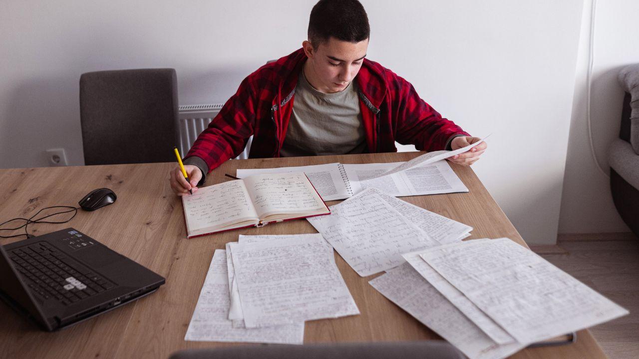 Mahasiswa Dan Peran Lingkungan Kampus Dalam Membangun Budaya Akademik