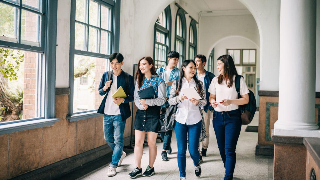 Pergaulan Dan Kesehatan Mahasiswa Indonesia Di Tengah Tuntutan Pendidikan Tinggi