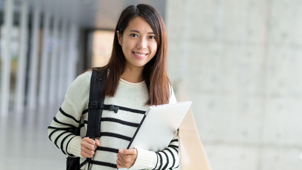 Mahasiswa Indonesia Dan Tantangan Menjaga Etika Di Era Digital