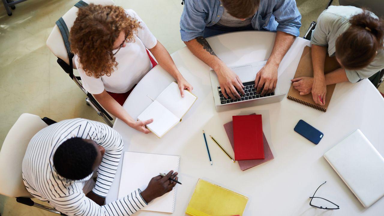 Ragam Program Studi Dan Pengaruhnya Terhadap Pola Belajar Mahasiswa Indonesia