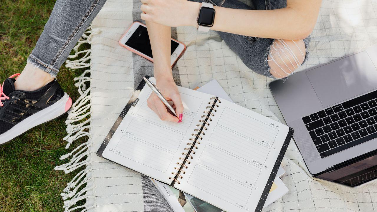 Mahasiswa Indonesia Dan Strategi Mengatasi Tekanan Akademik