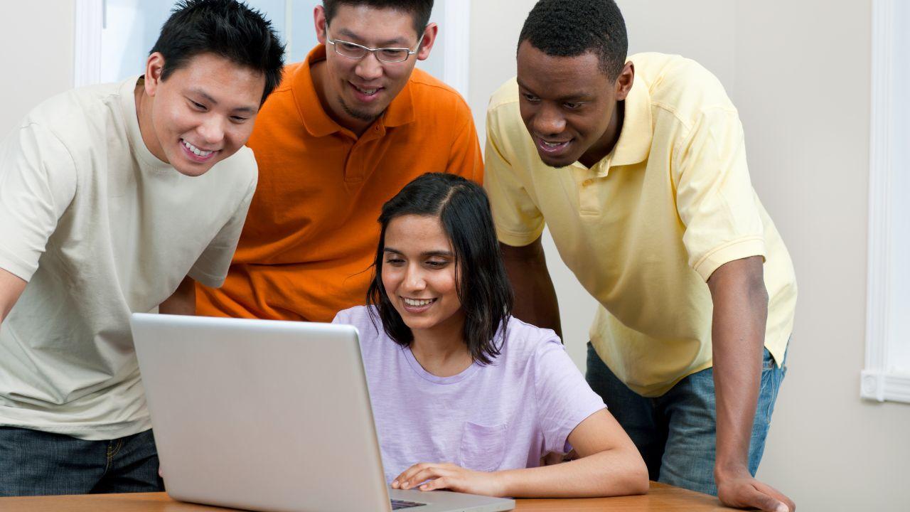 Mahasiswa Indonesia Dan Peran Kegiatan Sosial Dalam Pembangunan Karakter