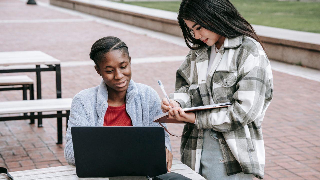 Membangun Mahasiswa Indonesia Yang Sehat, Kritis, Dan Berdaya Saing