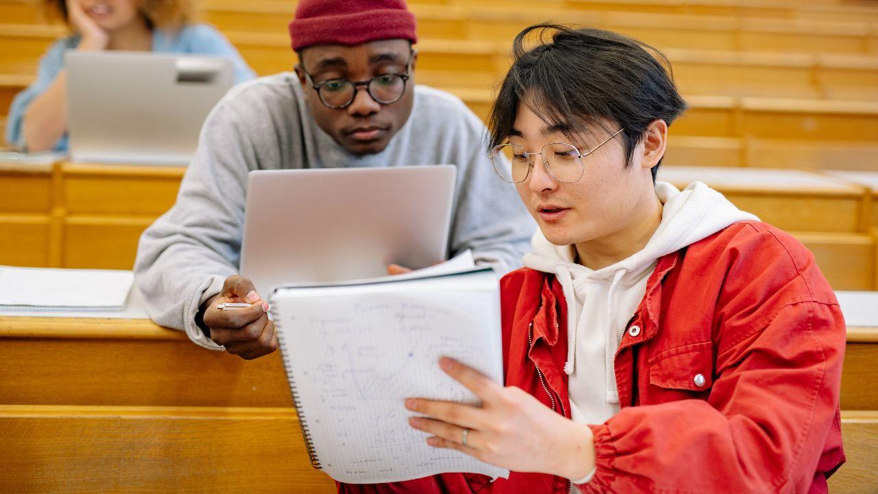 Mahasiswa Indonesia Dalam Membangun Budaya Akademik Yang Sehat Di Universitas