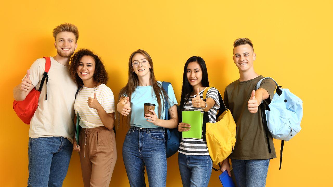 Mahasiswa Indonesia Dan Persiapan Memasuki Dunia Kerja Melalui Pendidikan Universitas