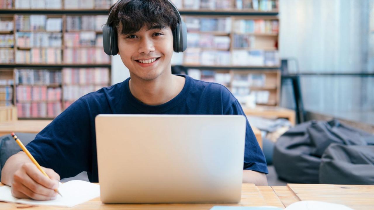 Mahasiswa Indonesia Dan Peran Universitas Dalam Pengembangan Soft Skills Abad Ke-21