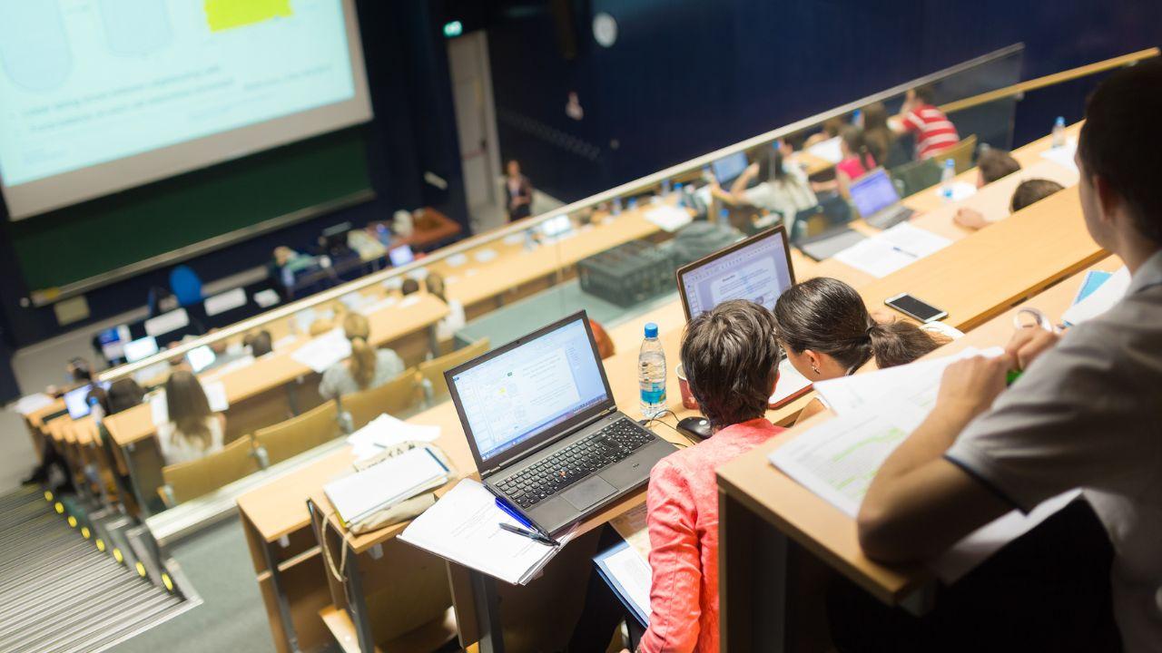 Mahasiswa Dan Implementasi Pendidikan Karakter Di Lingkungan Kampus
