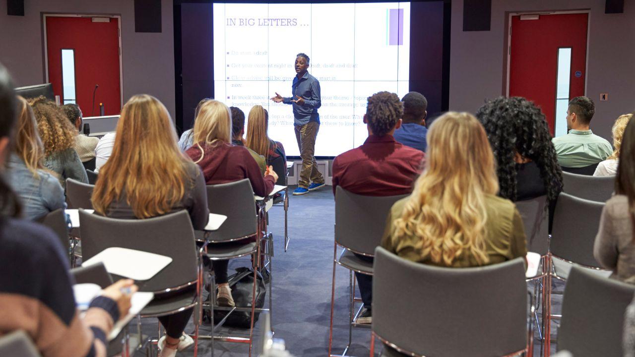 Mahasiswa Dan Tantangan Adaptasi Terhadap Perubahan Sistem Pendidikan Tinggi