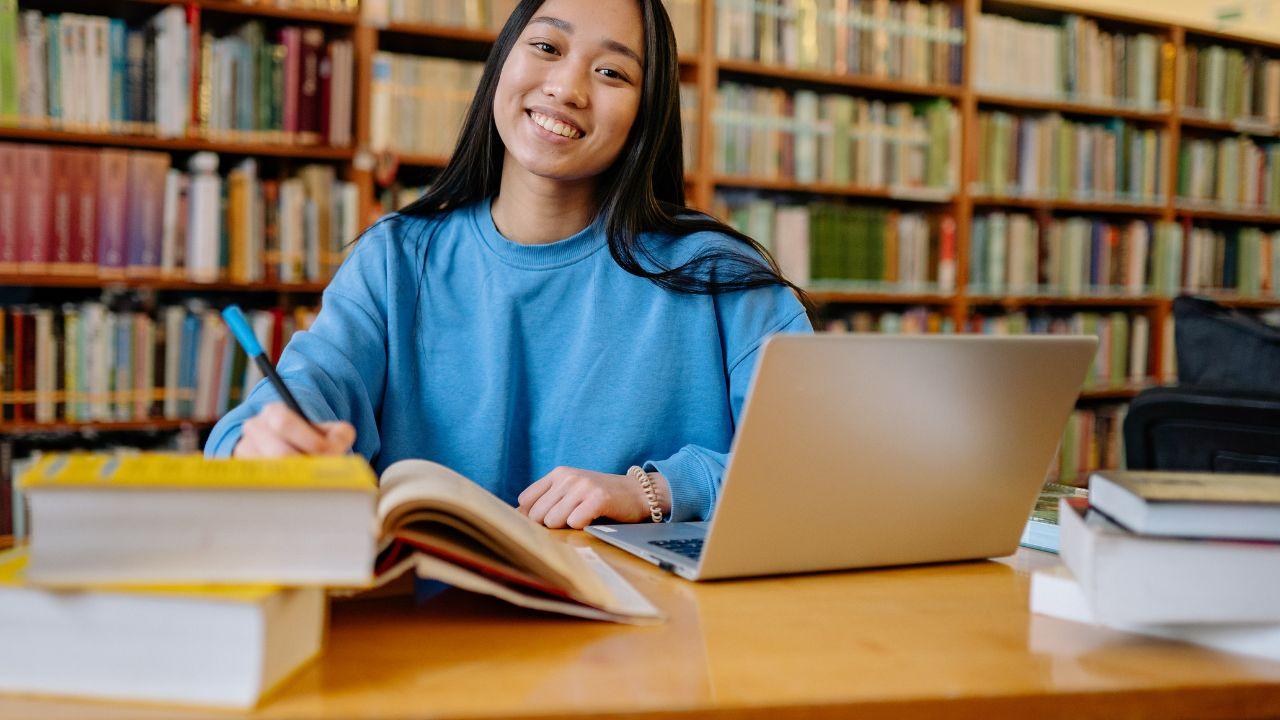 Mahasiswa Dan Dinamika Pendidikan Tinggi Di Era Perubahan Sosial